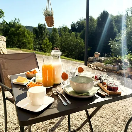 Oda ve Kahvaltı Et Le Champ Des Lucioles 4*